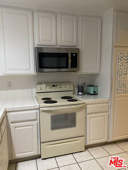 2252 Northpark Street, Thousand Oaks CA: https://media.crmls.org/mediaz/039ff647-8af5-4fc3-9941-7faa510f275d.jpg