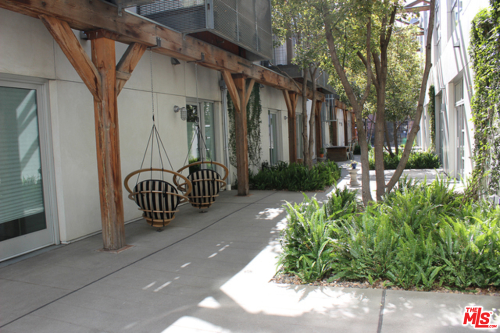 527 Molino Street 201