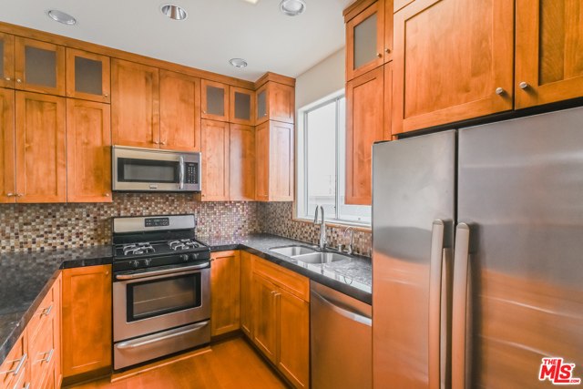 1461 Manhattan Beach Boulevard, Manhattan Beach, California 90266, 2 Bedrooms Bedrooms, ,2 BathroomsBathrooms,Residential,Sold,Manhattan Beach,21754964
