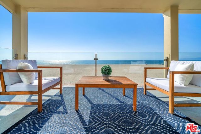 4 Lighthouse Street, Marina del Rey CA: https://media.crmls.org/mediaz/03a00bc9-8d29-487f-8fd0-708b3487054d.jpg