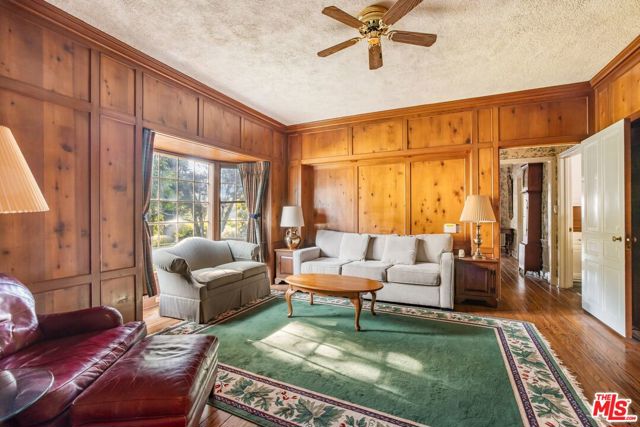 3734 Longridge Avenue, Sherman Oaks CA: https://media.crmls.org/mediaz/03a0bf52-0101-4226-8f7a-be76a306428a.jpg