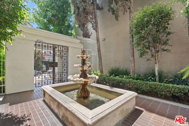 8455 Fountain Avenue, West Hollywood CA: https://media.crmls.org/mediaz/03a17916-a183-478b-a841-c4a2b4f67010.jpg