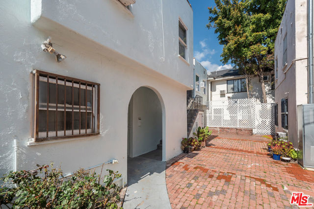 205 Reeves Drive, Beverly Hills, California 90212, ,Multi-Family,For Sale,Reeves,24369877