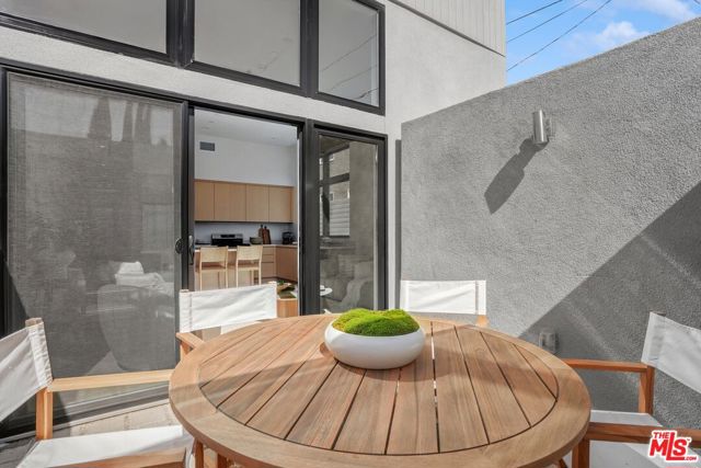 3808 College Ave, Culver City CA: https://media.crmls.org/mediaz/03a255a8-7486-444a-9a07-4c5b541641a9.jpg