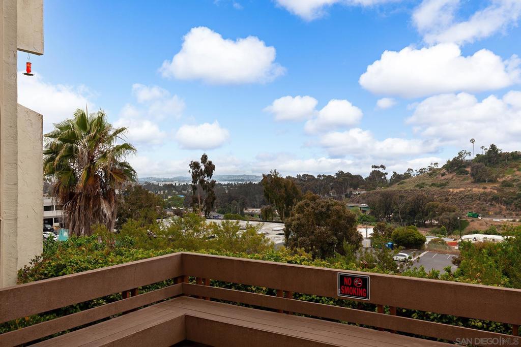 https://media.crmls.org/mediaz/03a27d9e-35c0-4a6f-8855-38f829d5eb8b.jpg?preset=X-Large