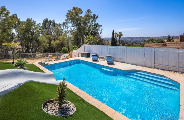 3702 Country Trail, Bonita CA: https://media.crmls.org/mediaz/03a2fdb7-b9ca-405b-b3a7-0bf13c327cb6.jpg