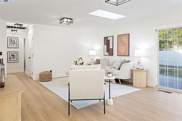 2656 Hilton St, Union City CA: https://media.crmls.org/mediaz/03a33629-03db-4e5b-a475-85c1020bc2d4.jpg