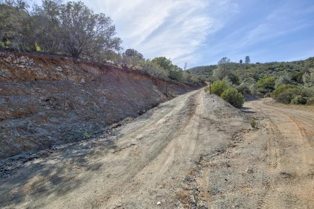 17997 Del Puerto Canyon Road, Patterson CA: https://media.crmls.org/mediaz/03a33881-71bb-4f07-9e60-fd7c46427b21.jpg
