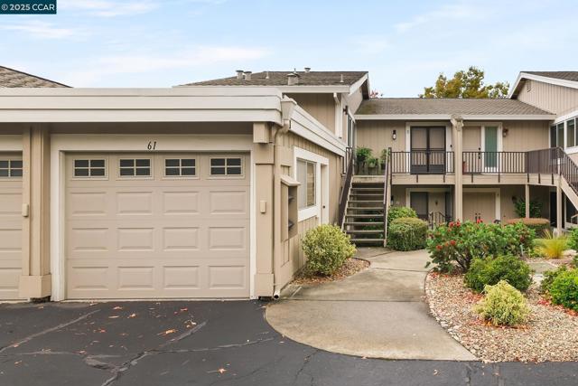 975 Terra California Dr, Walnut Creek CA: https://media.crmls.org/mediaz/03a39e8f-527e-4e0a-b828-f5060179a3b8.jpg