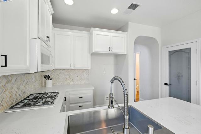 2501 Aimonetti ave, Sacramento CA: https://media.crmls.org/mediaz/03a3f408-9c5e-41f8-8464-baa0b6a79ca3.jpg