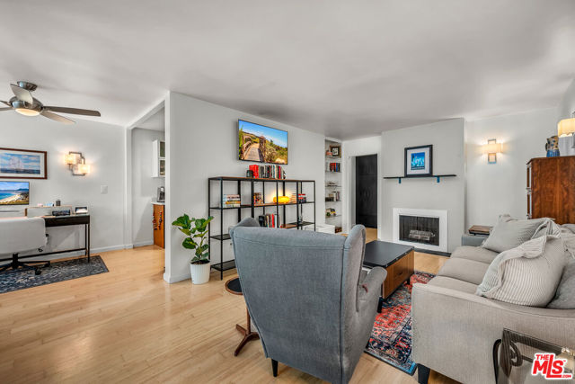 428 Hill Street, Santa Monica CA: https://media.crmls.org/mediaz/03a42ff0-ed54-4f87-b864-3071ea2f4888.jpg