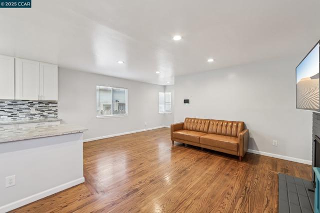 2110 Hellings Avenue, Richmond CA: https://media.crmls.org/mediaz/03a4500d-1e94-4540-8d66-4adbecd56407.jpg