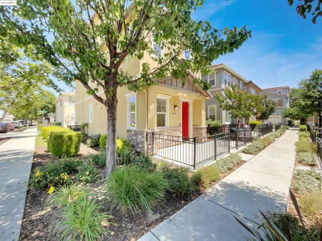 789 King Palm Ln, Brentwood CA: https://media.crmls.org/mediaz/03a48ee3-d9d8-4853-85b3-ff64dd9f4ea3.jpg