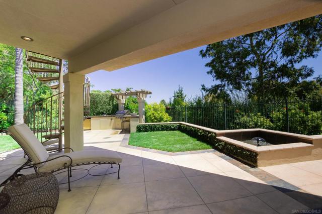 2537 Carriagedale Row, La Jolla CA: https://media.crmls.org/mediaz/03a4ac10-31c5-4672-90ea-9506ad1360a1.jpg