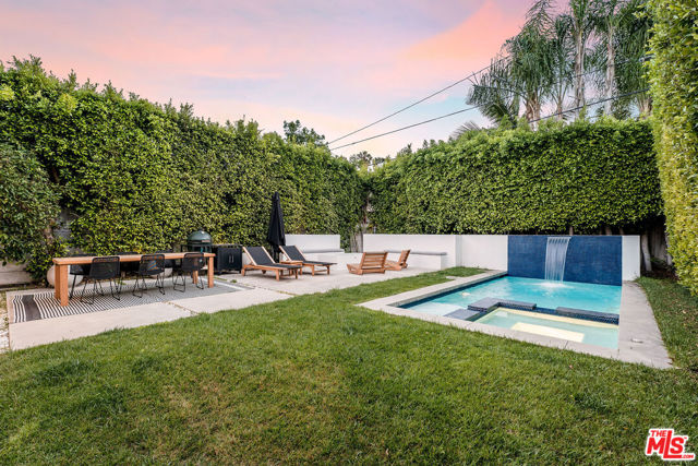 407 WESTBOURNE Drive photo 3