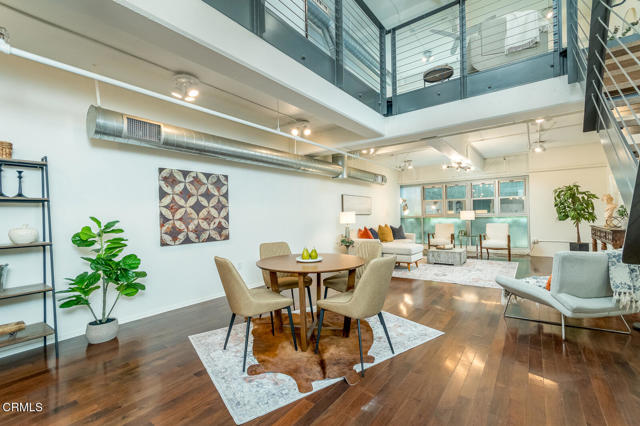 510 S Hewitt Street, Los Angeles CA: https://media.crmls.org/mediaz/03a4eb7d-209f-47f4-93d7-21817b6e8cea.jpg