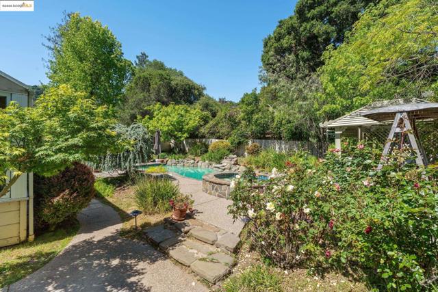 14 El Camino Moraga, Orinda CA: https://media.crmls.org/mediaz/03a4fd7b-002c-4c4a-8c4a-50015077c6fd.jpg