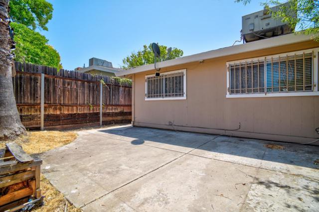 6871 Barbara Lee Circle, Sacramento CA: https://media.crmls.org/mediaz/03a503ef-6b92-470d-96f5-5e64fa909f38.jpg