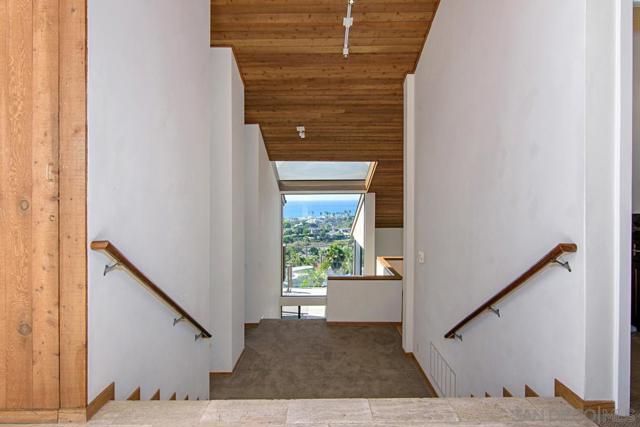 2150 Balboa Ave, Del Mar CA: https://media.crmls.org/mediaz/03a5deac-760a-48c8-a7c1-d3aa9ea70cee.jpg