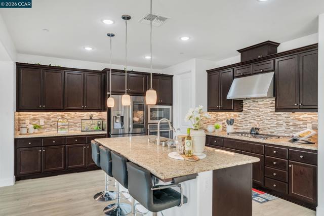 1553 S Perkins Place, Mountain House CA: https://media.crmls.org/mediaz/03a5e6c6-7995-4f39-8565-cea5d175eec3.jpg