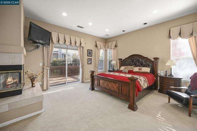 1105 Peacock Creek Dr, Clayton CA: https://media.crmls.org/mediaz/03a5f733-446b-448e-add6-7d613c2f1a08.jpg