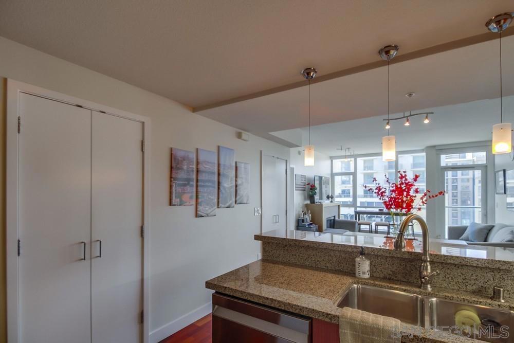 325 7th Ave - photo 18