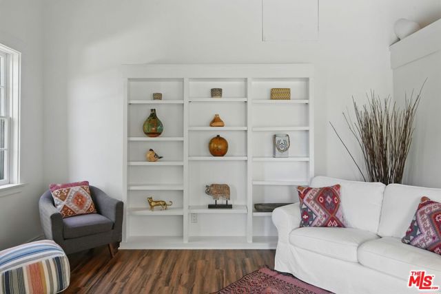 1527 Bainum Drive, Topanga CA: https://media.crmls.org/mediaz/03a61e94-71e8-46f1-9750-f0298b1b65cf.jpg