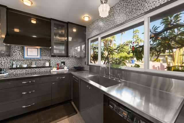 2749 E Livmor Avenue, Palm Springs, CA 92262