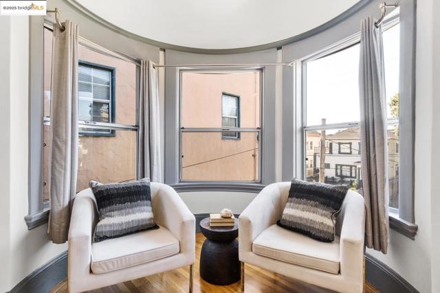 548 37th St, Oakland CA: https://media.crmls.org/mediaz/03a67c0f-1b5b-4f36-bfa7-77d053c31bd0.jpg