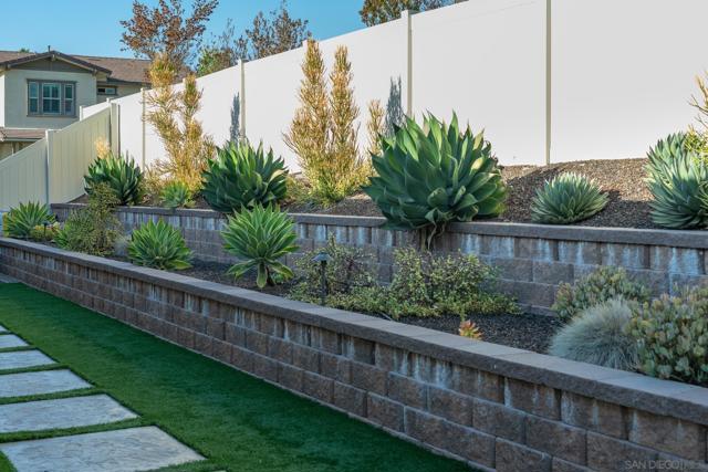 1525 Manzanita Hollows, Vista CA: https://media.crmls.org/mediaz/03a6bf3a-d804-4f01-a2af-719e2ee3c922.jpg