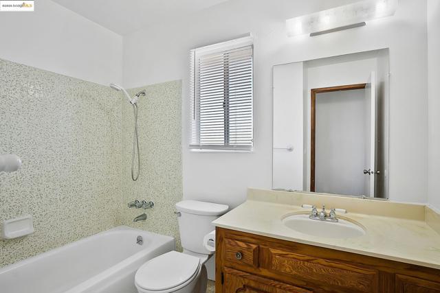 2125 Robles Dr, Antioch CA: https://media.crmls.org/mediaz/03a79ba7-d0f8-4c0a-af9c-d40d5827a3d1.jpg