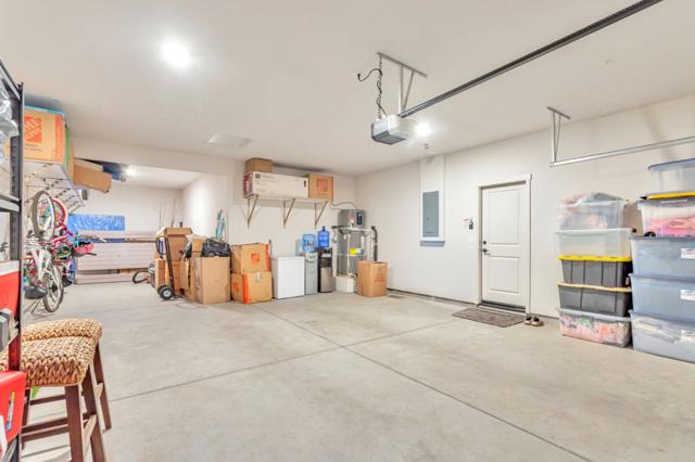 172 Vienna Way, Hollister CA: https://media.crmls.org/mediaz/03a7acda-710f-49e7-9632-7fc2a00a9931.jpg