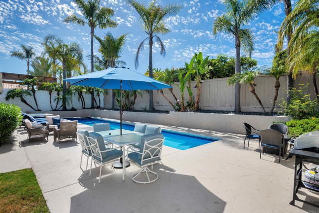 5918 Germaine Lane, La Jolla CA: https://media.crmls.org/mediaz/03a7ada4-632d-43c7-8bae-fb58a3c0c4ec.jpg