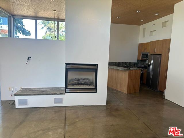 2452 Penmar Avenue, Venice CA: https://media.crmls.org/mediaz/03a886b1-604c-447d-af9f-ce0cc1879c0c.jpg