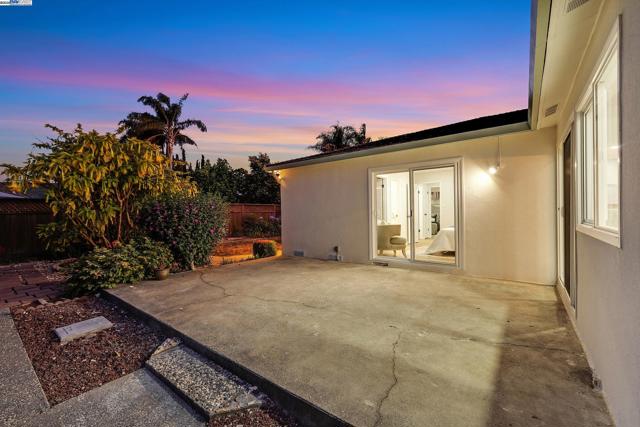 1942 Sherman Dr, Union City CA: https://media.crmls.org/mediaz/03a93944-4f0e-42bc-9330-7b3fba6ecf86.jpg