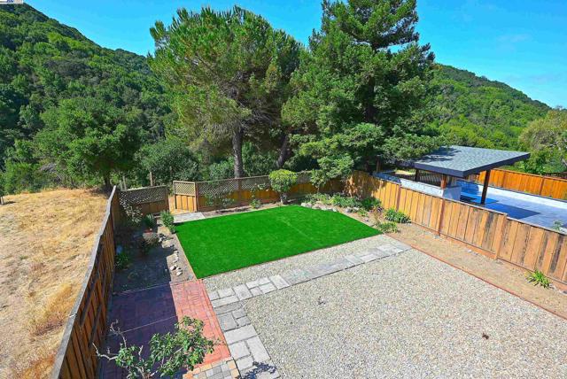 28111 Ziele Creek Dr, Hayward CA: https://media.crmls.org/mediaz/03a999d8-6c0d-4023-8e90-3d5d6fcd8618.jpg