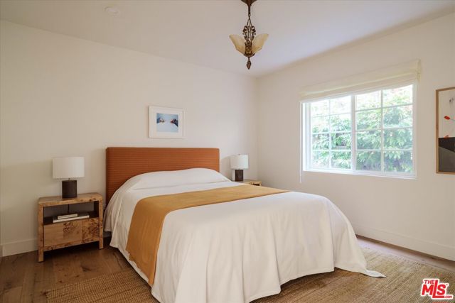 1410 Stanford Drive, Glendale CA: https://media.crmls.org/mediaz/03a9b804-2bc7-415c-83d4-7e2266e9a492.jpg