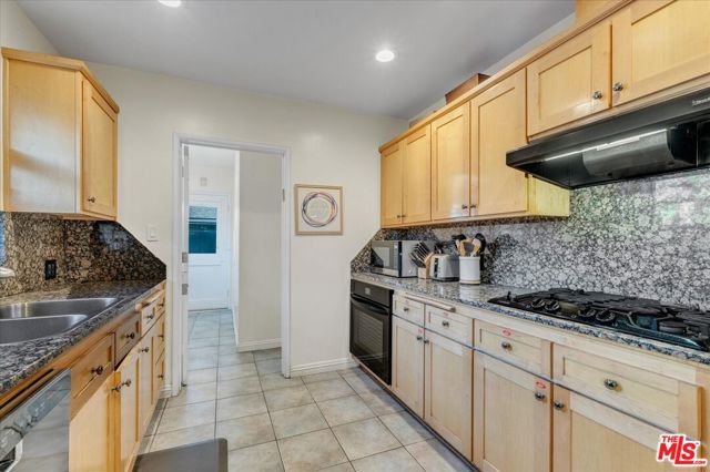 12430 Cumpston Street photo 17