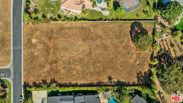 22682 La Quilla Drive, Chatsworth CA: https://media.crmls.org/mediaz/03a9eb9b-110a-49f7-86f3-8761e39f2d2a.jpg