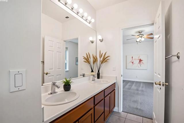 423 Riley Court, Tracy CA: https://media.crmls.org/mediaz/03aad5f1-9921-4ca0-bbab-663e3b5d4511.jpg