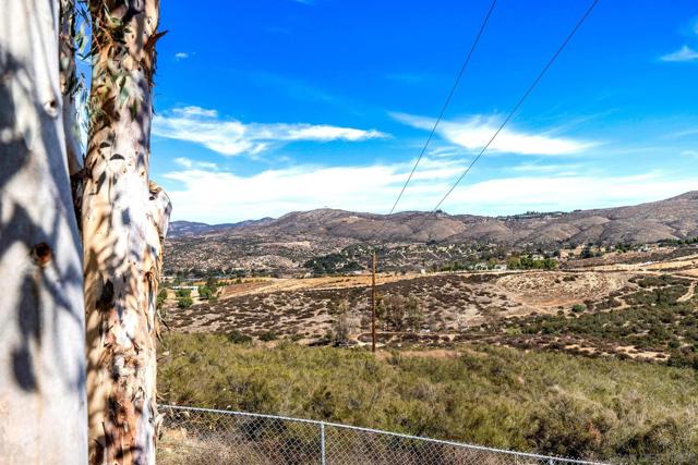 40110 Angora Ln, Temecula CA: https://media.crmls.org/mediaz/03ab2c77-2971-477c-8f8a-f76ef78e6a2d.jpg
