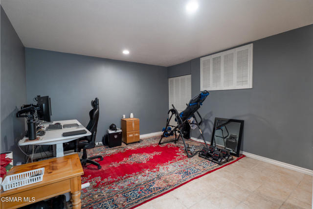 21901 Burbank Boulevard, Woodland Hills CA: https://media.crmls.org/mediaz/03ab9c61-7e67-4a6c-8edf-342d2473ab29.jpg