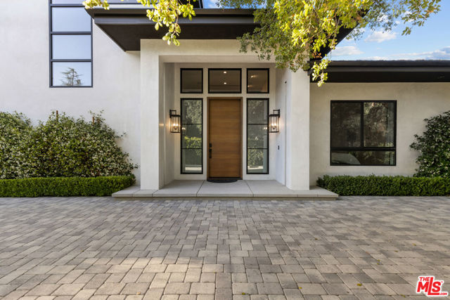 17401 Rancho Street, Encino CA: https://media.crmls.org/mediaz/03aba038-89b7-49b2-906e-16c8500d23dc.jpg