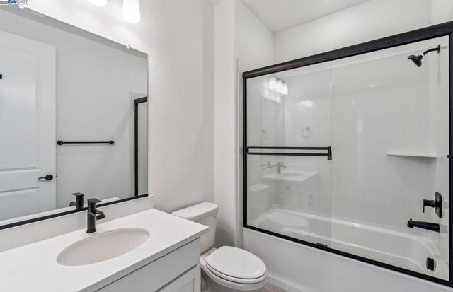 1552 Kasnak Drive, Manteca CA: https://media.crmls.org/mediaz/03abf4be-6763-4fcd-9ccd-d76500002310.jpg