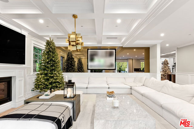 5000 Petit Avenue, Encino CA: https://media.crmls.org/mediaz/03ac334c-111f-45b1-82c8-e7e6b324cbf1.jpg