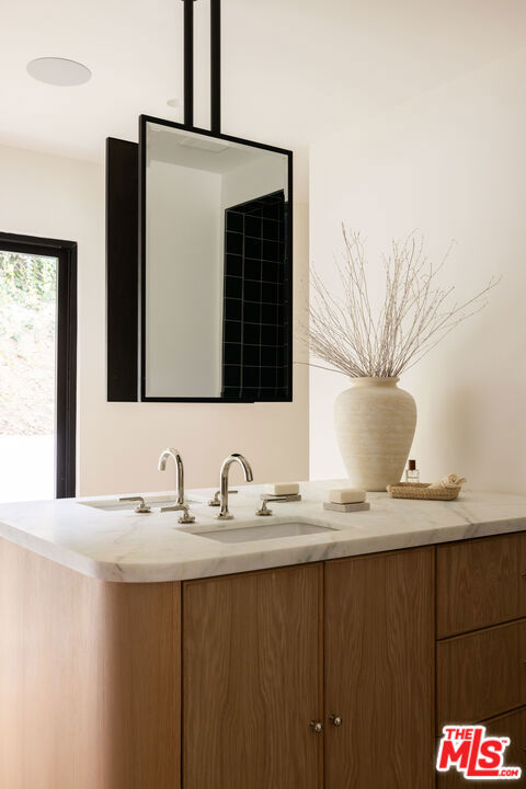 3546 Weslin Avenue, Sherman Oaks CA: https://media.crmls.org/mediaz/03ac3383-d581-499c-b5f0-ec0cc369defb.jpg