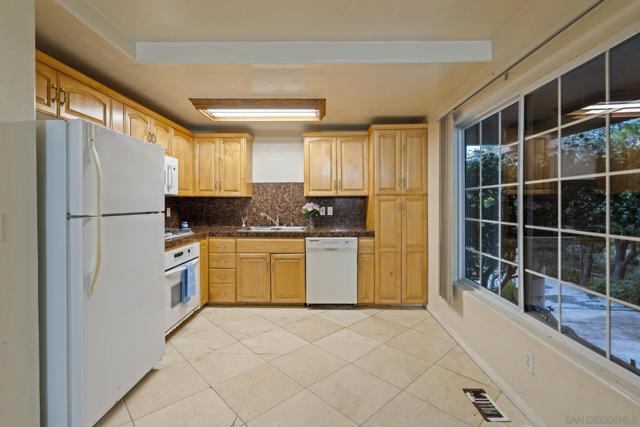 Image 36 of 37 For 6430 La Jolla Scenic Dr S