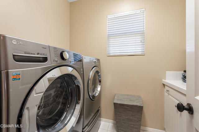 976 Blackbourne, Oak Park CA: https://media.crmls.org/mediaz/03ac968f-c3cb-4a16-9fef-7dba17a7aacf.jpg