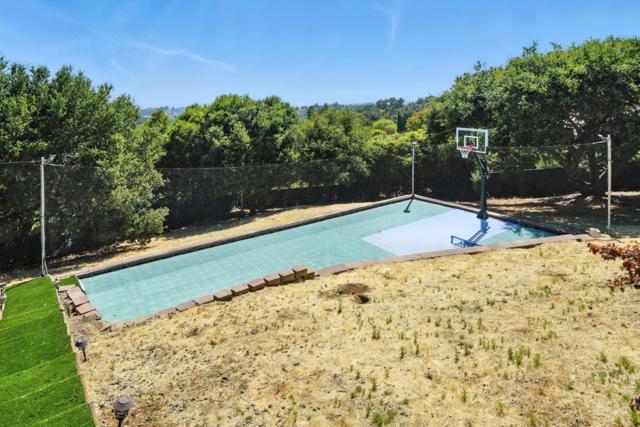 12252 Menalto Drive, Los Altos Hills CA: https://media.crmls.org/mediaz/03ad51bc-8eda-4060-a19c-b412dcfc3df1.jpg