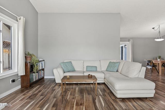 11881 Silver Spur Street, Ojai CA: https://media.crmls.org/mediaz/03adb3b3-6d11-427b-b022-9cdf4361e1ed.jpg